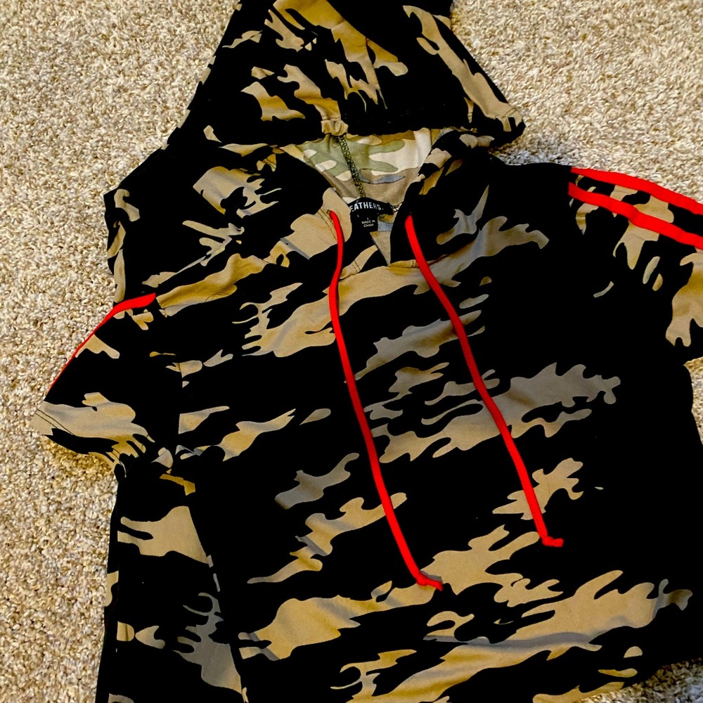 Camo print with red strips set